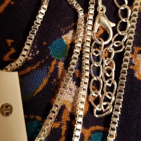 Round Choker Pendant & Box Link Chain - Picture 5 of 7